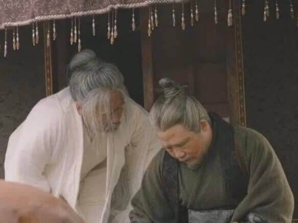 天底下沒有什麼老闆，偉大到值得你拿生命去服務他！