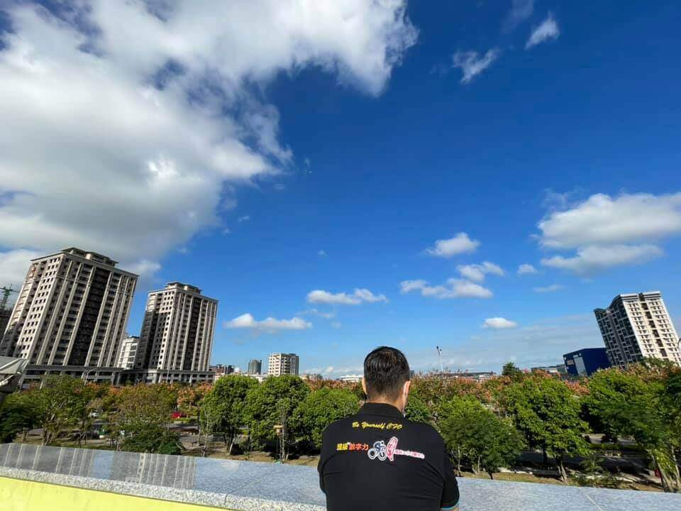 兒子在校園低調的行事作風